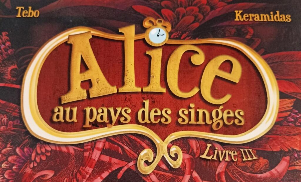 Le titre et le nom des auteurs du livre : Alice au Pays des Singes, de Tebo et Keramidas.